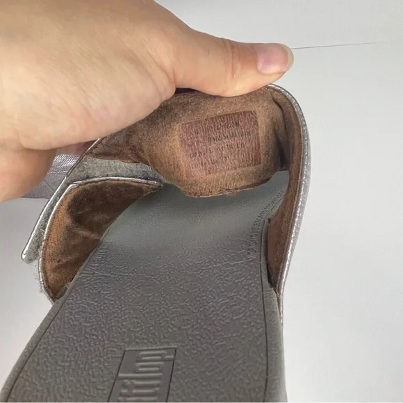 FitFlop Women’s 8 Silver Glitz Mina Textured Slip On Comfort Walking Sandals - Picture 12 of 12